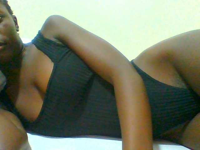 Bella-22 live cam preview