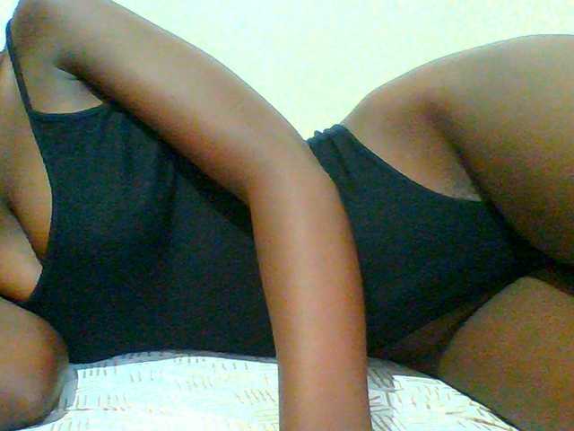 Bella-22 live cam on BongaCams