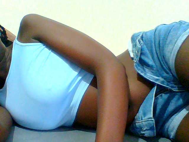 Bella-22 live cam on BongaCams