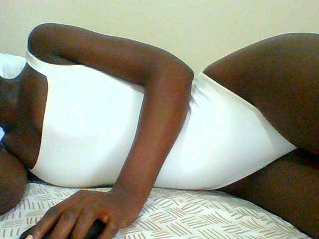 Bella-22 live cam on BongaCams