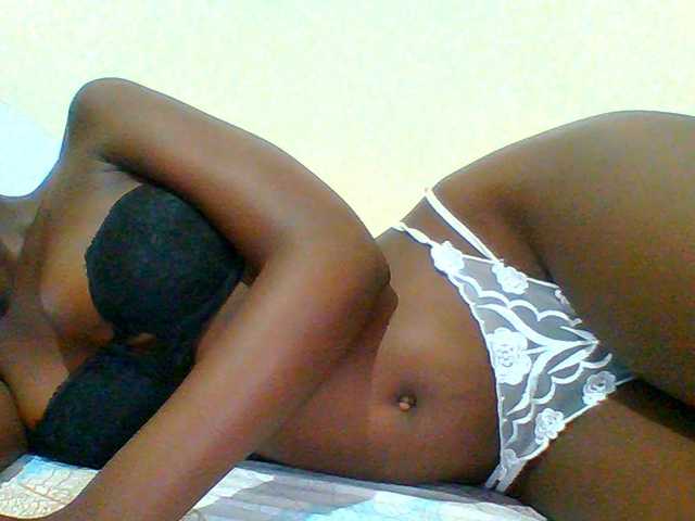 Bella-22 live cam on BongaCams