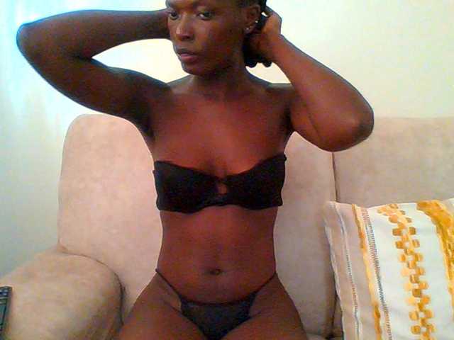 Bella-22 live cam on BongaCams