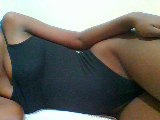Bella-22 live cam on BongaCams