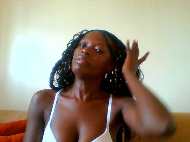 Bella-22, live now on BongaCams
