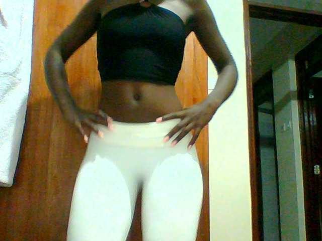 Bella-22 live cam on BongaCams