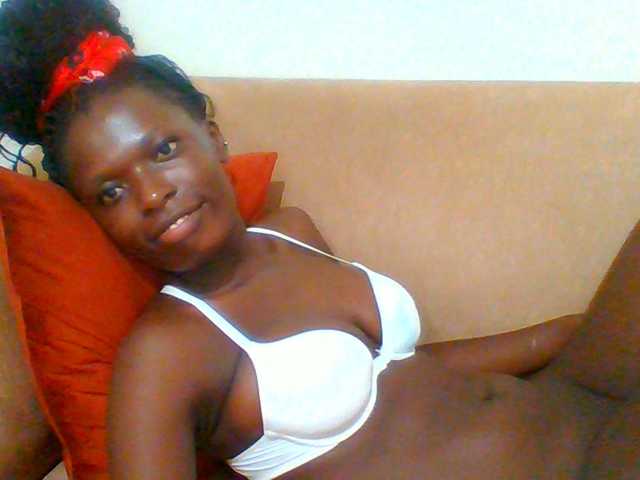 Bella-22, en directo ahora en BongaCams