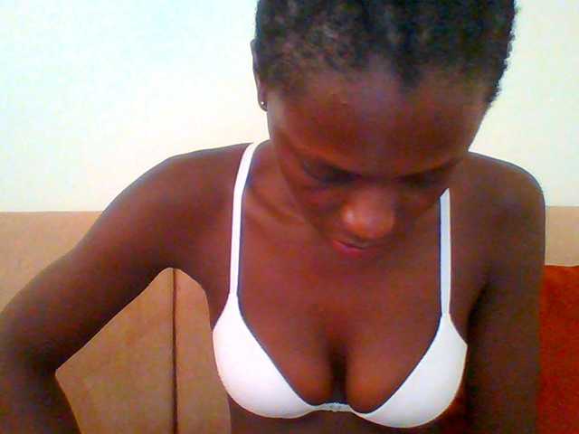 Bella-22 live cam on BongaCams