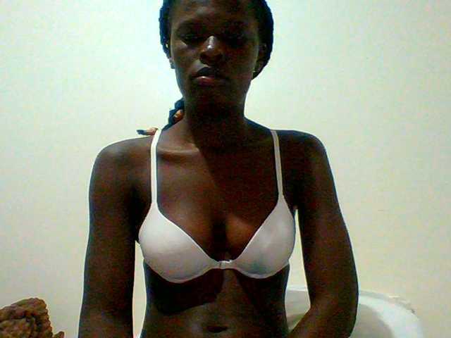Bella-22 live cam on BongaCams