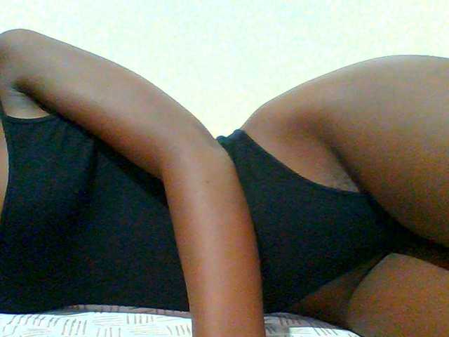 Bella-22 live cam on BongaCams