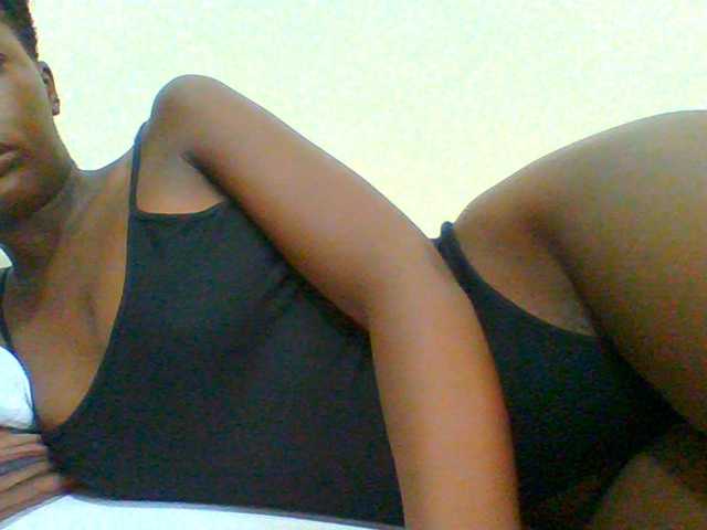 Bella-22 live cam on BongaCams