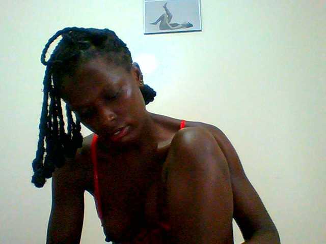 Bella-22 live cam on BongaCams