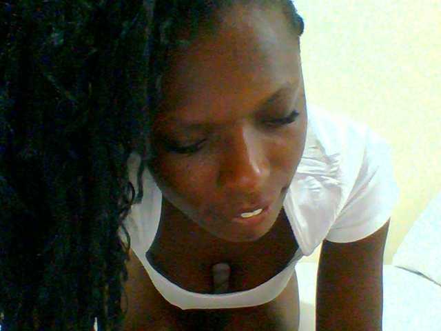Bella-22 live cam on BongaCams