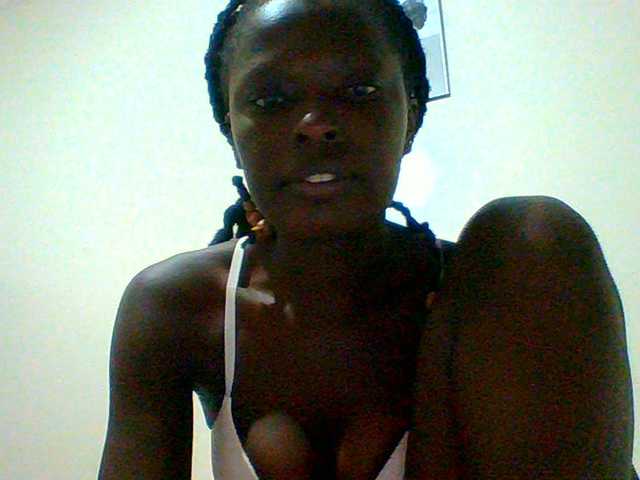 Bella-22 live cam on BongaCams
