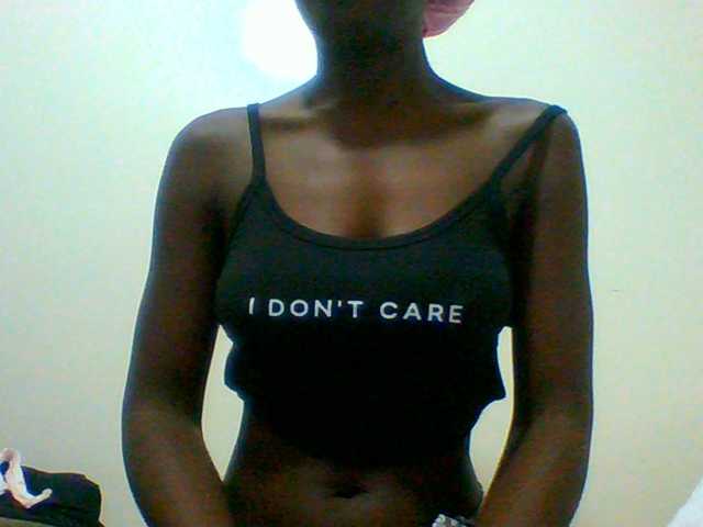Bella-22 live cam on BongaCams