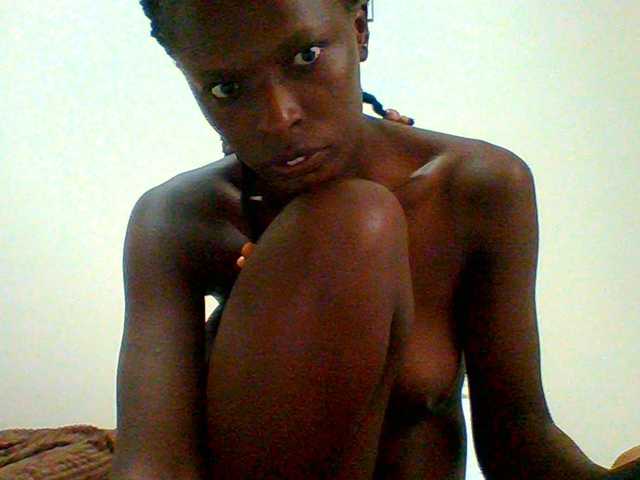 Bella-22 live cam on BongaCams