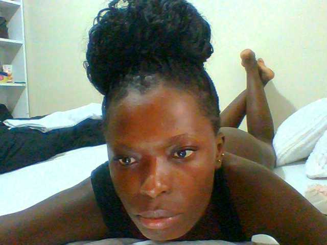 Bella-22 live cam on BongaCams
