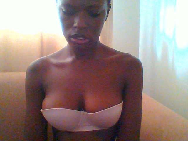 Bella-22 live cam preview