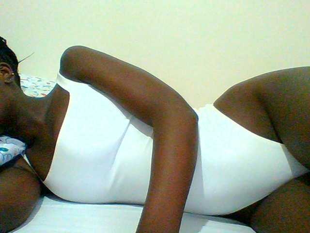 Bella-22 live cam on BongaCams