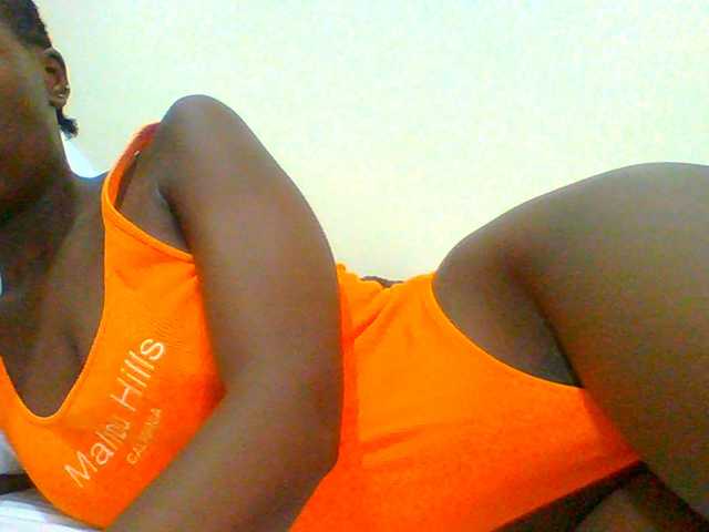 Bella-22 live cam on BongaCams