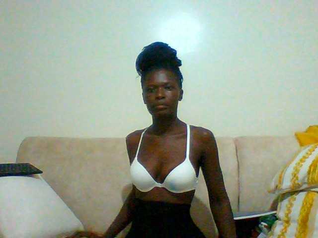 Bella-22 live cam on BongaCams