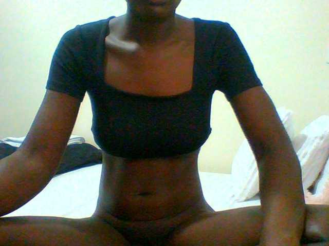 Bella-22 live cam on BongaCams