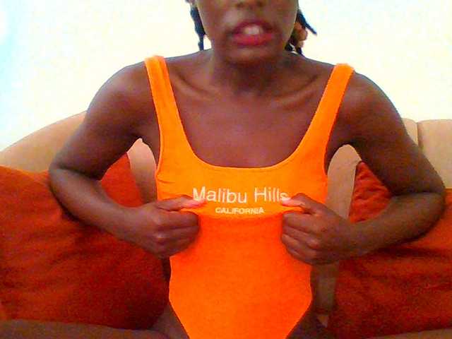 Bella-22 live cam on BongaCams