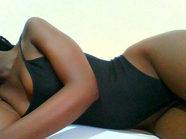 Bella-22 live cam on BongaCams
