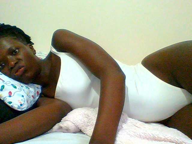Bella-22 live cam on BongaCams