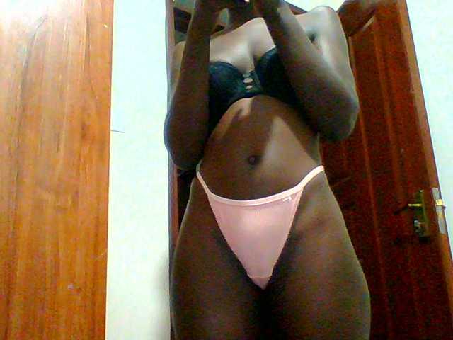 Bella-22 live cam on BongaCams