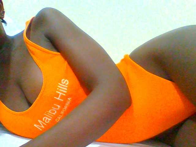 Bella-22 live cam on BongaCams