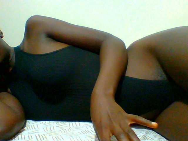 Bella-22 live cam preview