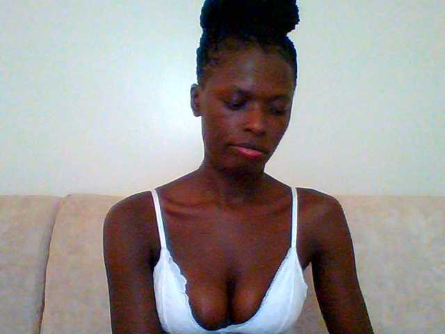 Bella-22 live cam on BongaCams