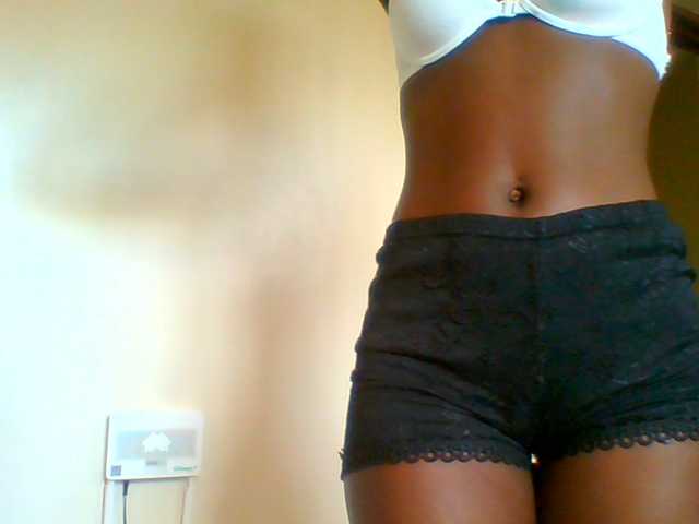 Bella-22 live cam on BongaCams