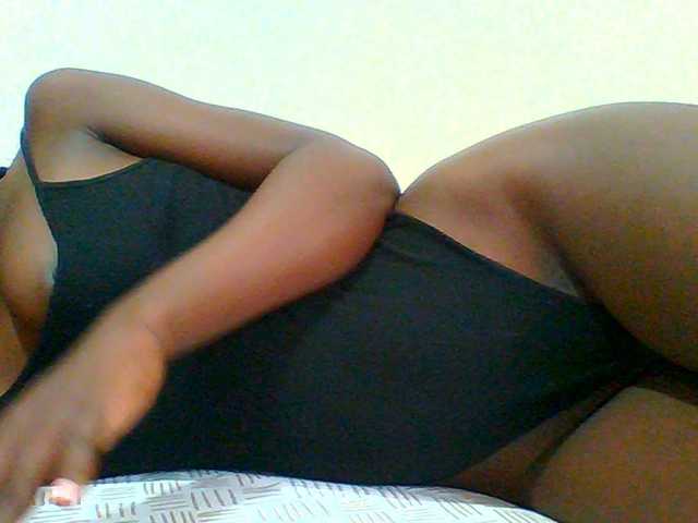 Bella-22 live cam on BongaCams