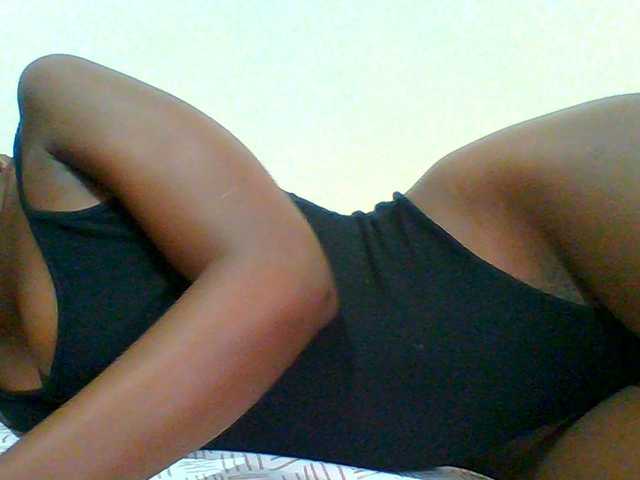 Bella-22 live cam on BongaCams