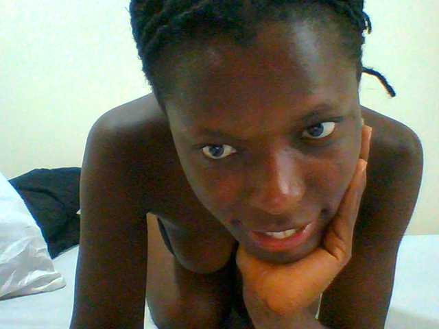 Bella-22 live cam on BongaCams