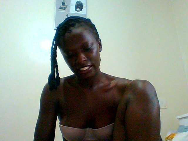 Bella-22 live cam on BongaCams