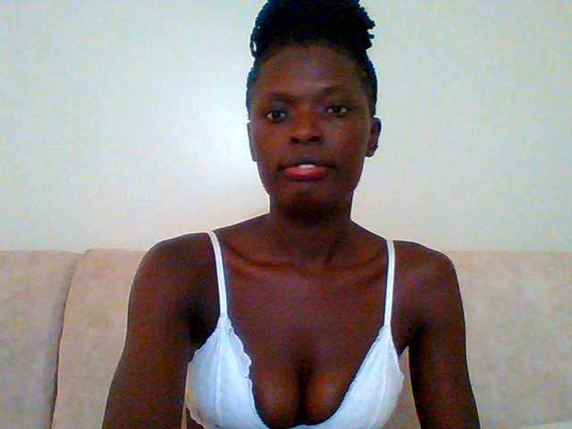Bella-22 live cam on BongaCams