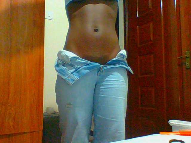 Bella-22 live cam on BongaCams