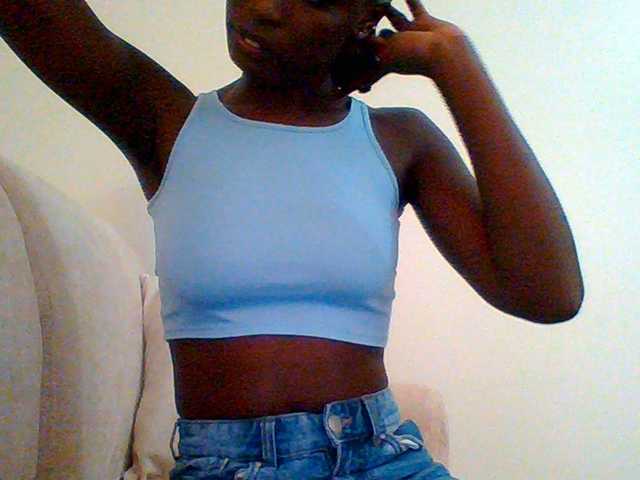 Bella-22 live cam on BongaCams
