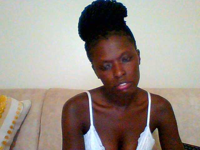 Bella-22 live cam on BongaCams