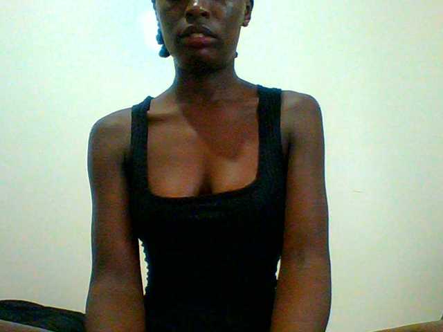 Bella-22 live cam on BongaCams