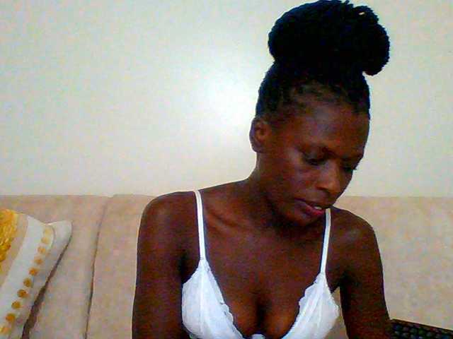 Bella-22 live cam on BongaCams