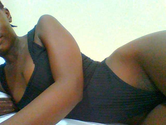 Bella-22 live cam on BongaCams