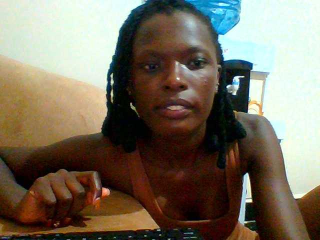 Bella-22 live cam on BongaCams
