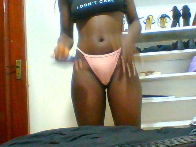 Bella-22 live cam on BongaCams
