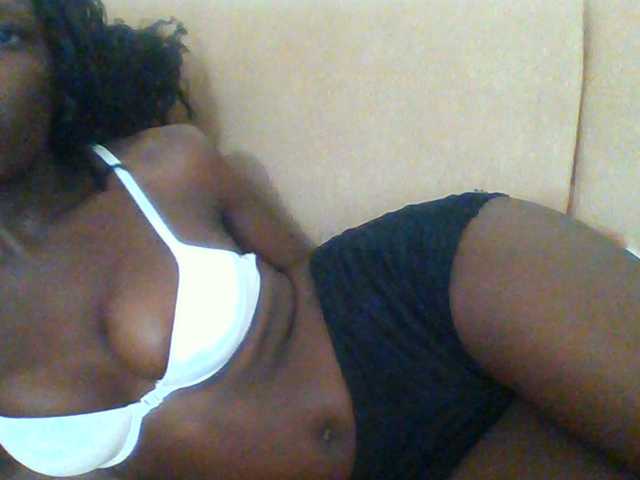 Bella-22 live cam on BongaCams