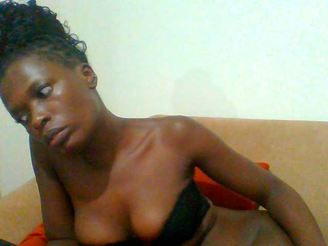 Bella-22 live cam on BongaCams