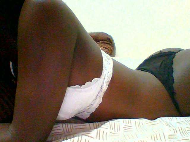 Bella-22 live cam on BongaCams