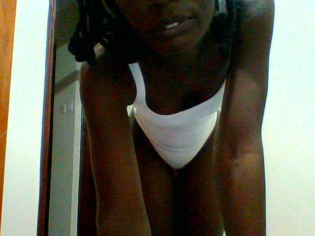 Bella-22 live cam on BongaCams